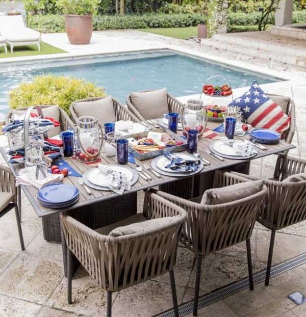 4 Tips For Throwing The Perfect July 4th Pool Party