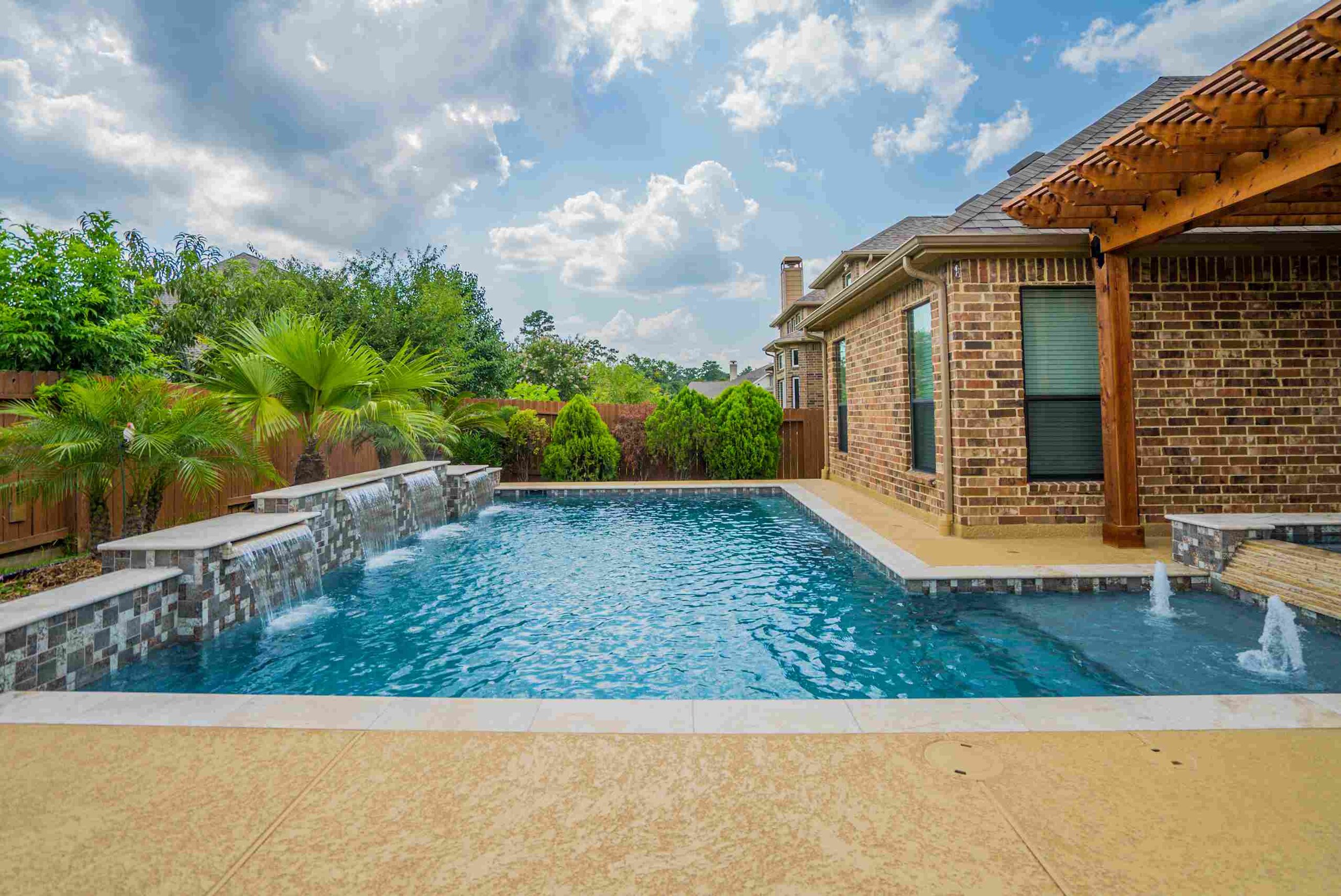 The Woodlands, TX Luxury Pool Builder - Custom Luxury Swimming Pools ...